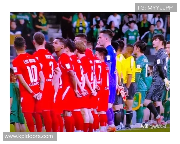 退役足球明星感人泪水回忆往昔赛场荣耀与遗憾视频引发球迷共鸣